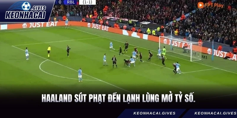 Haaland sút phạt đền lạnh lùng mở tỷ số.