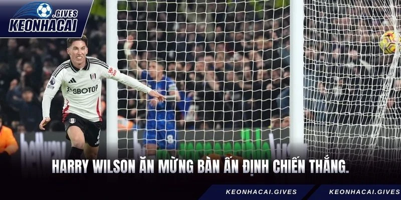 Harry Wilson ăn mừng bàn ấn định chiến thắng.